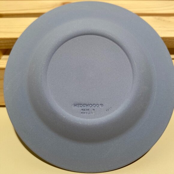 Wedgwood Blue Jasperware Small Round Plate with White Motif - The Three Graces - Picture 4 of 4